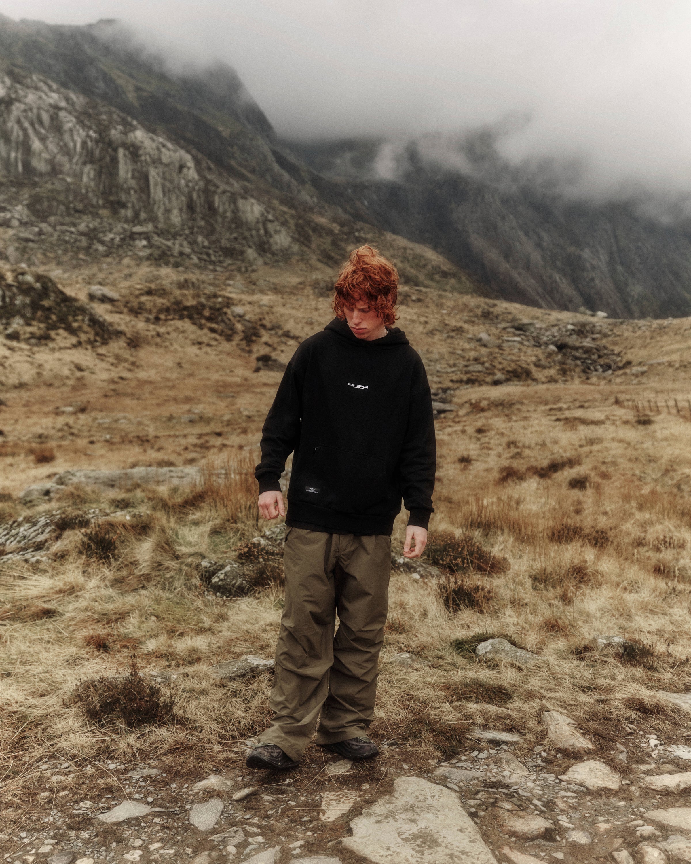 ESSENTIAL HOOD- BLACK