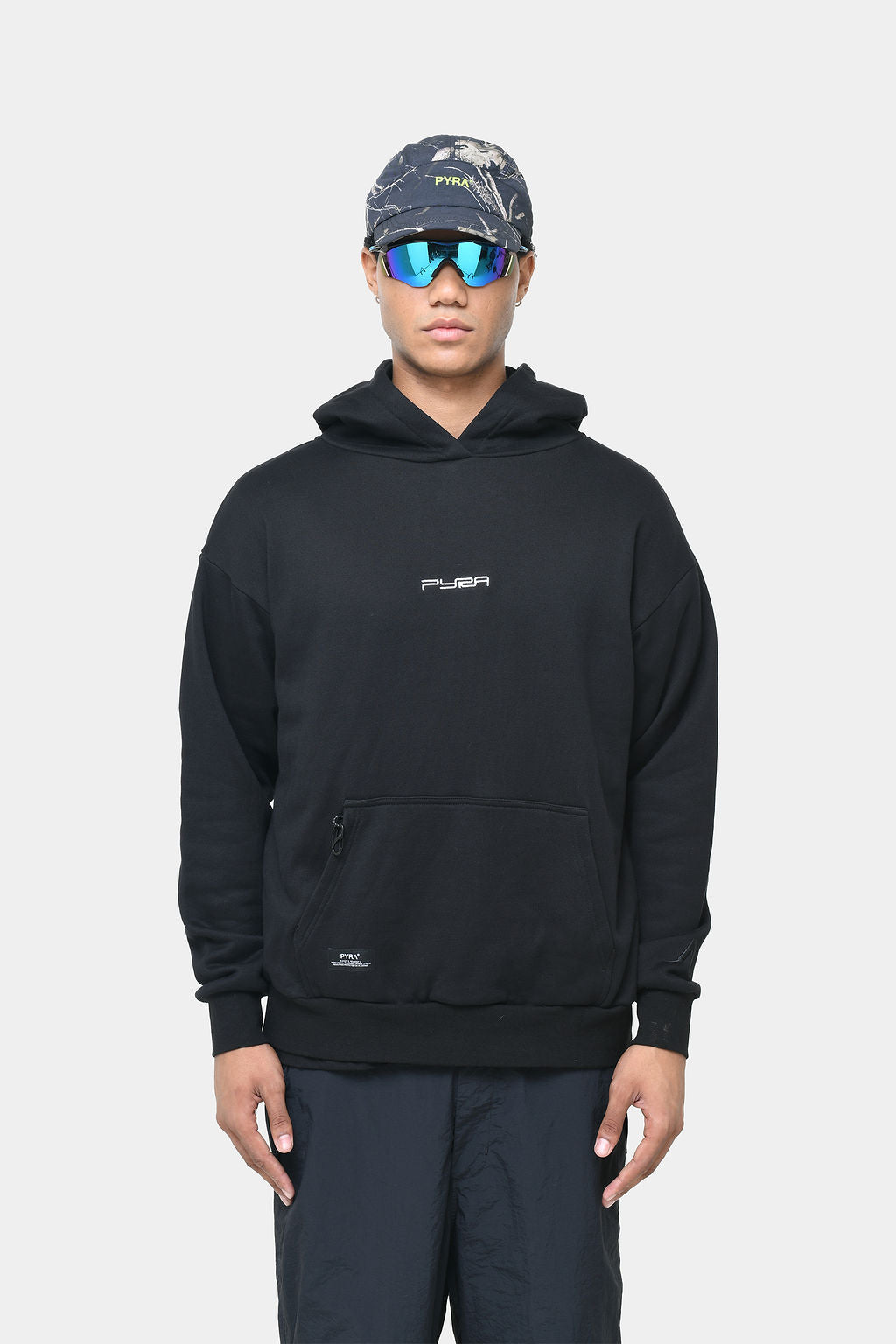 ESSENTIAL HOOD- BLACK