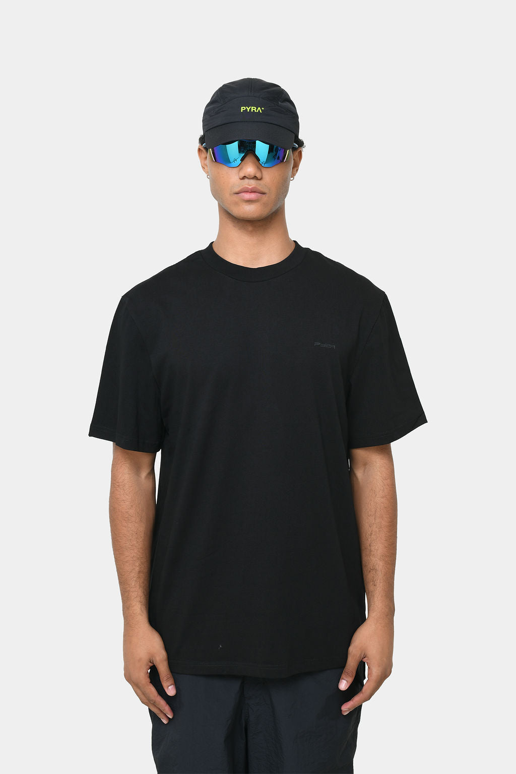 ESSENTIAL TEE - BLACK