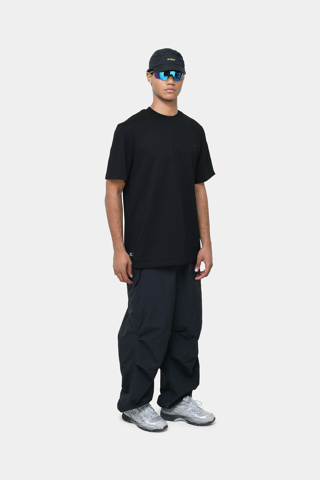 ESSENTIAL TEE - BLACK