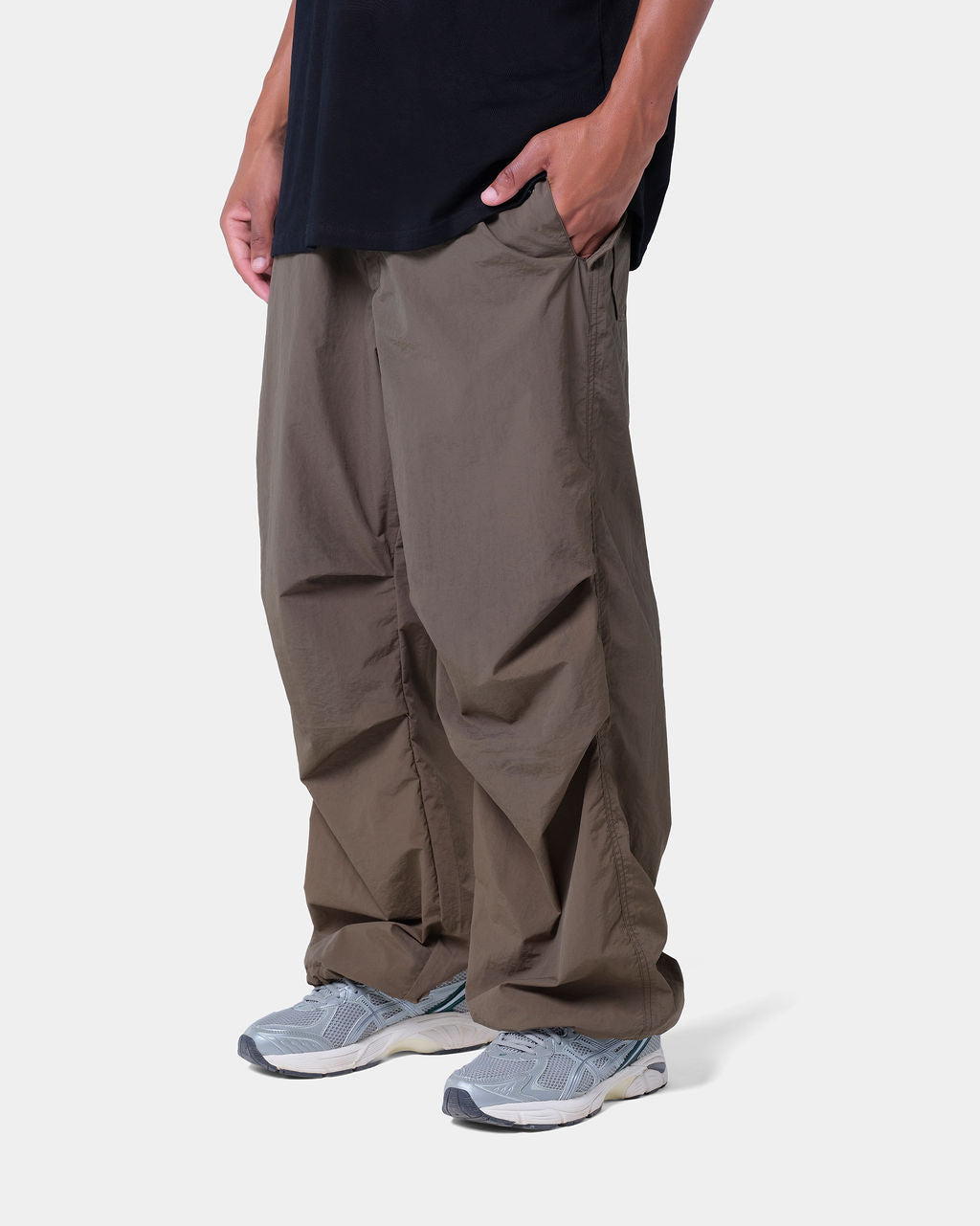 NYLON PARACHUTE PANT OLIVE