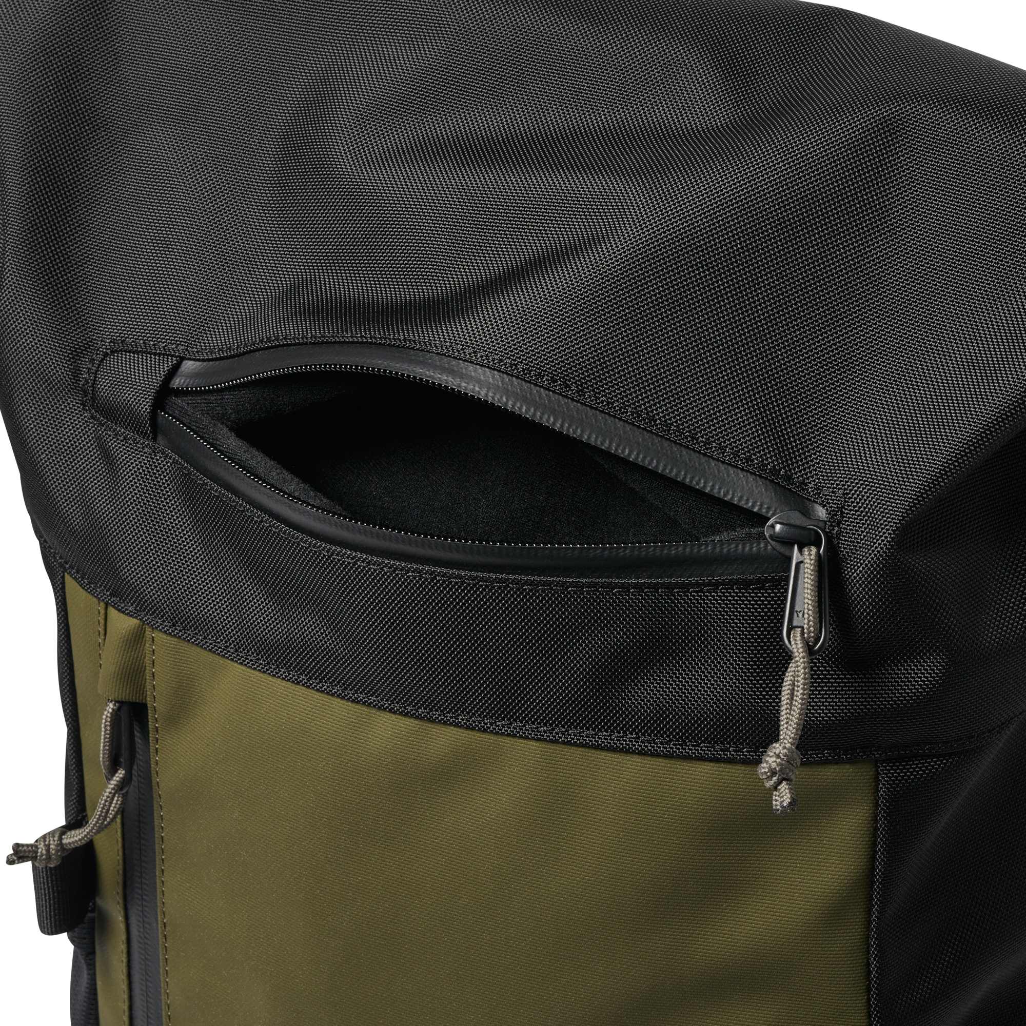 Roark's Passenger 2.0 Outdoor Bag in Black/Military.