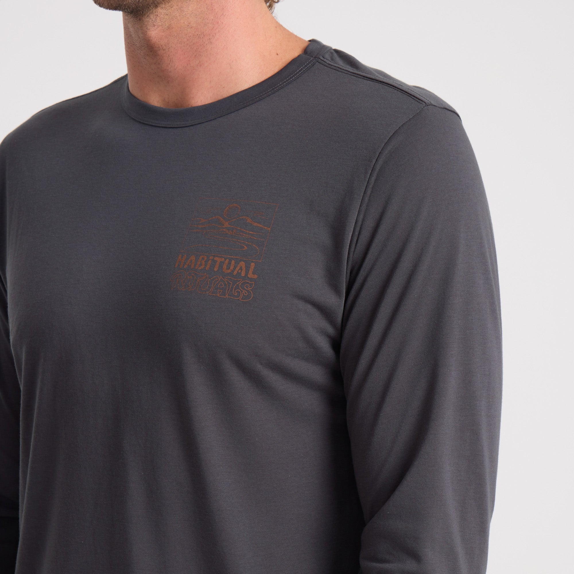 Active long-sleeved t-shirt with pocket by Roark, ideal for adventure and outdoor activities