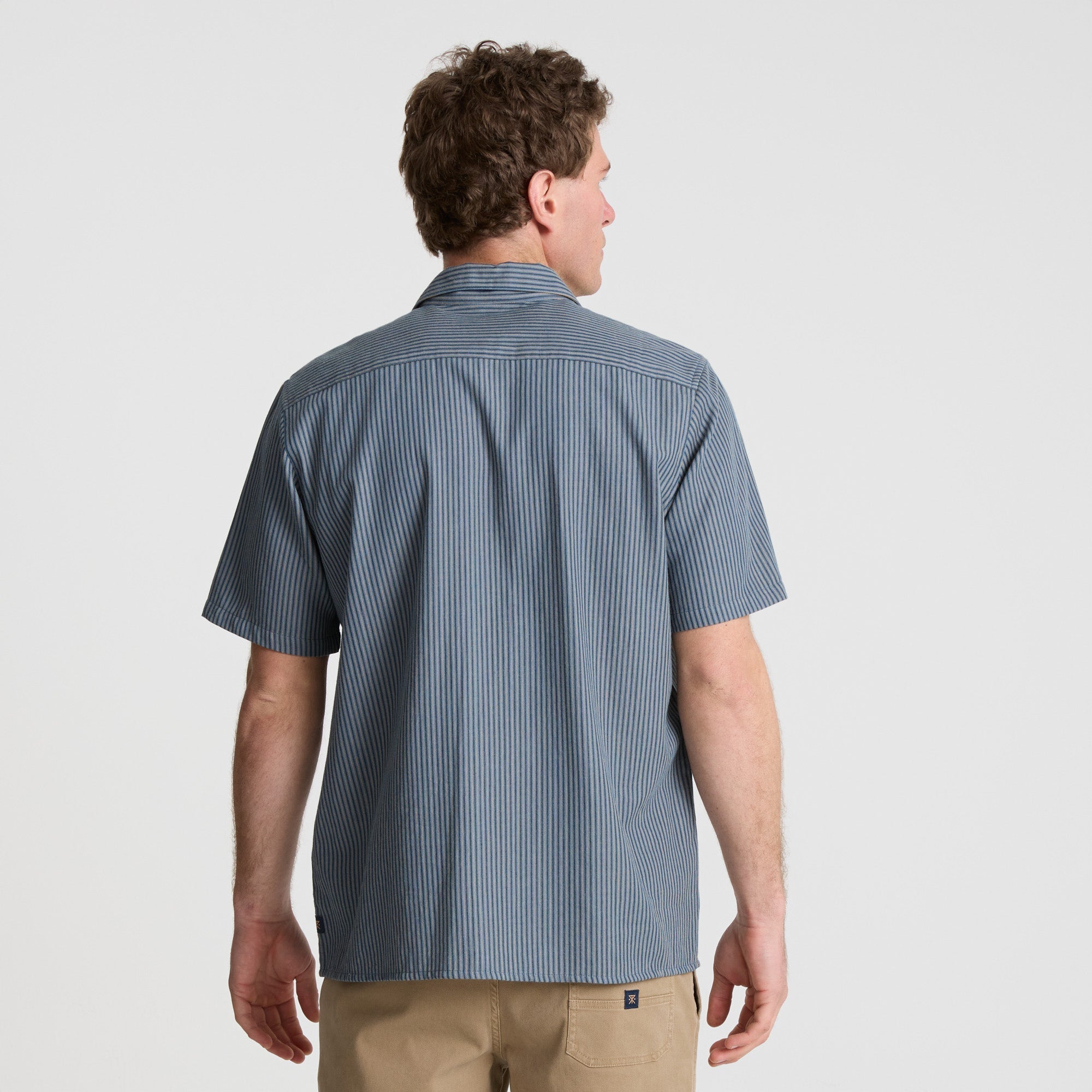 Adventure-ready Roark dress shirt with detailed collar and buttons, perfect for travel and outdoor activities