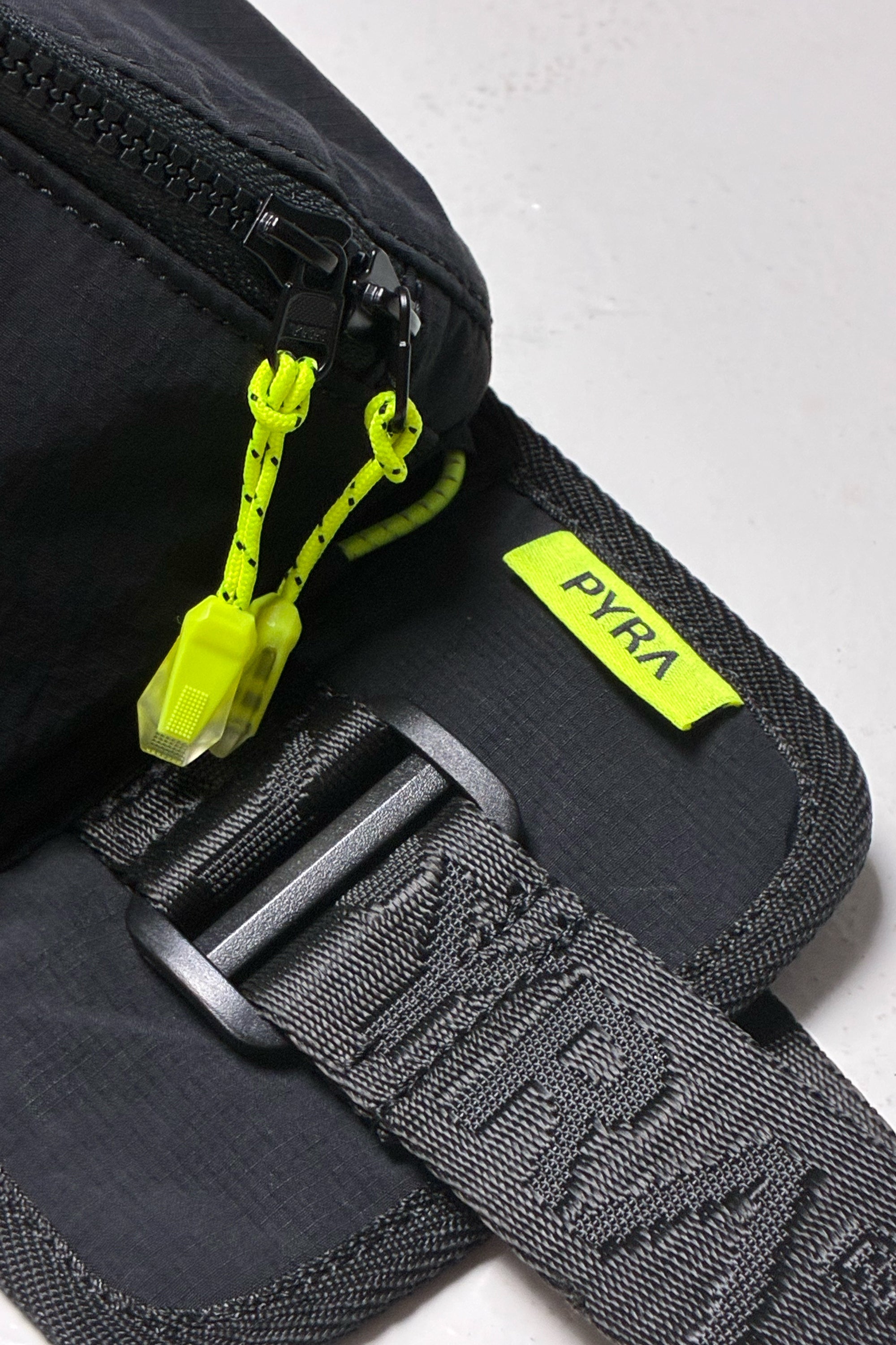 TRAIL SLING BAG