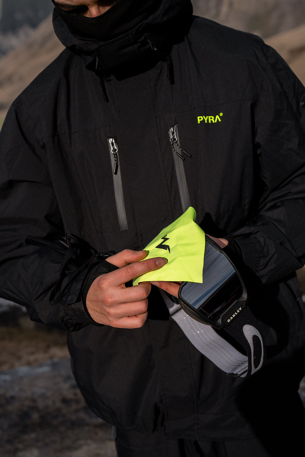 DYNAMICS 20K SNOW JACKET - BLACK / VOLT