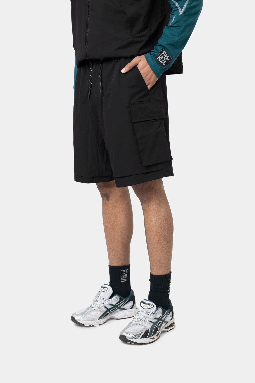 HELIX CARGO SHORT- BLACK