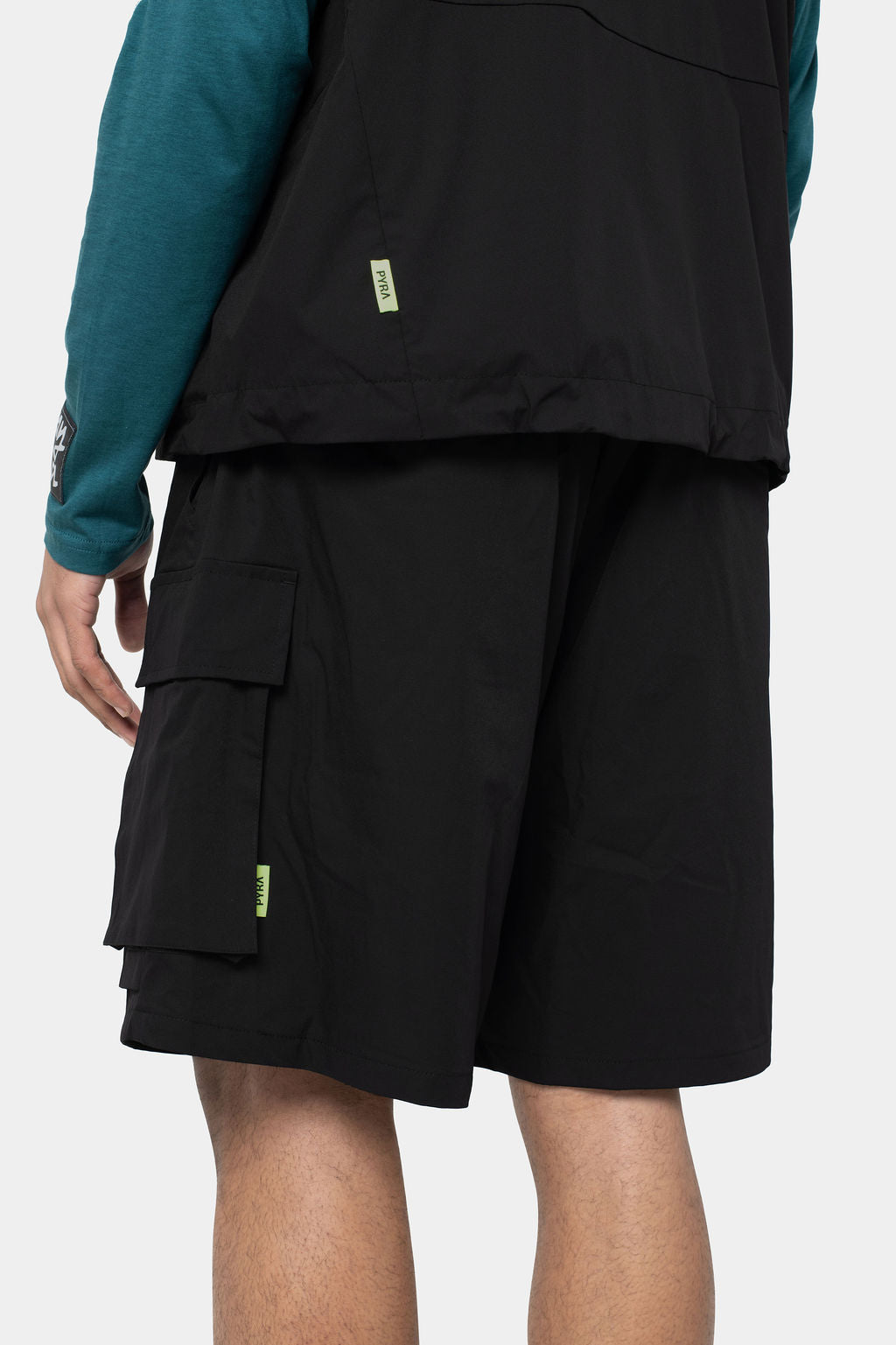 HELIX CARGO SHORT- BLACK