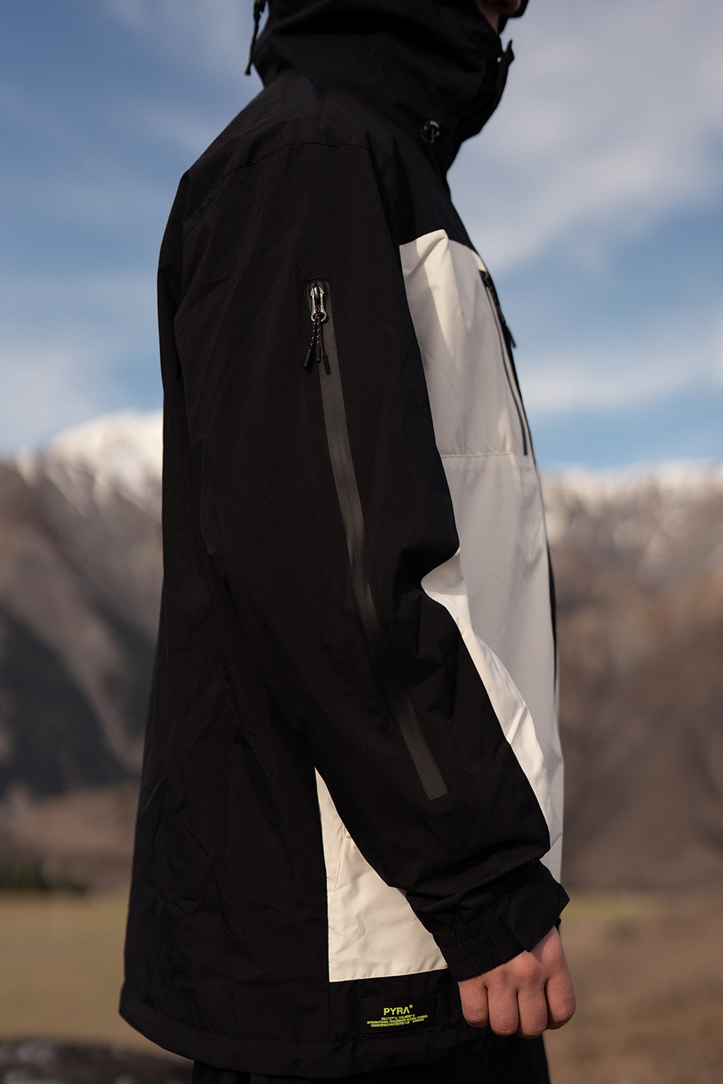DYNAMICS 20K SNOW JACKET - BLACK / WHITE