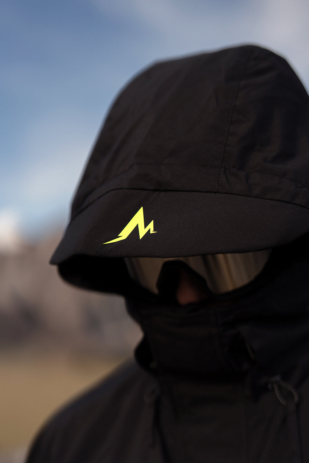 DYNAMICS 20K SNOW JACKET - BLACK / VOLT