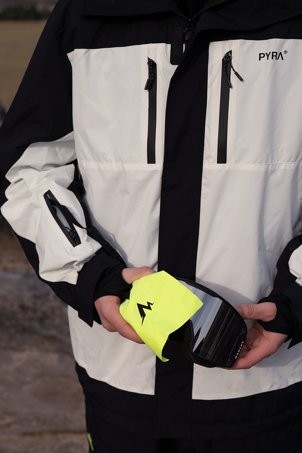 DYNAMICS 20K SNOW JACKET - BLACK / WHITE