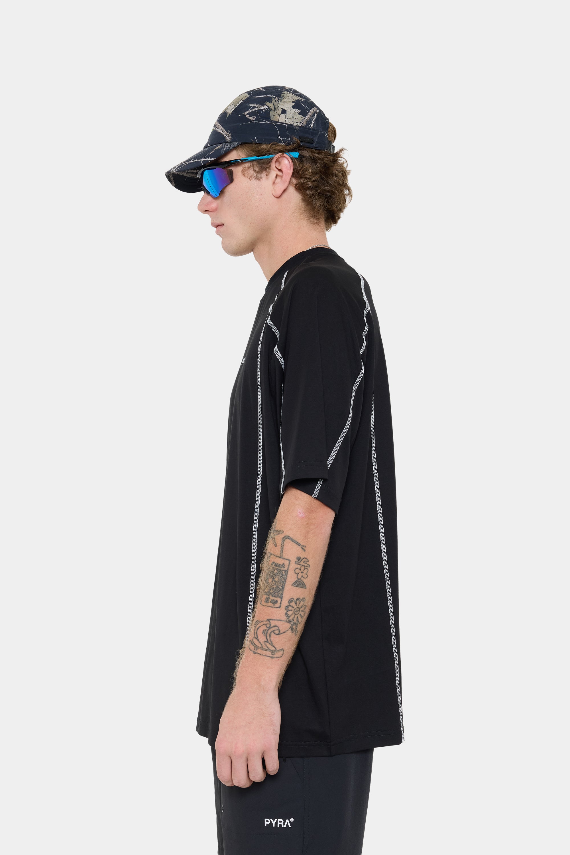 CONTRAST REP OVERSIZED TEE -BLACK