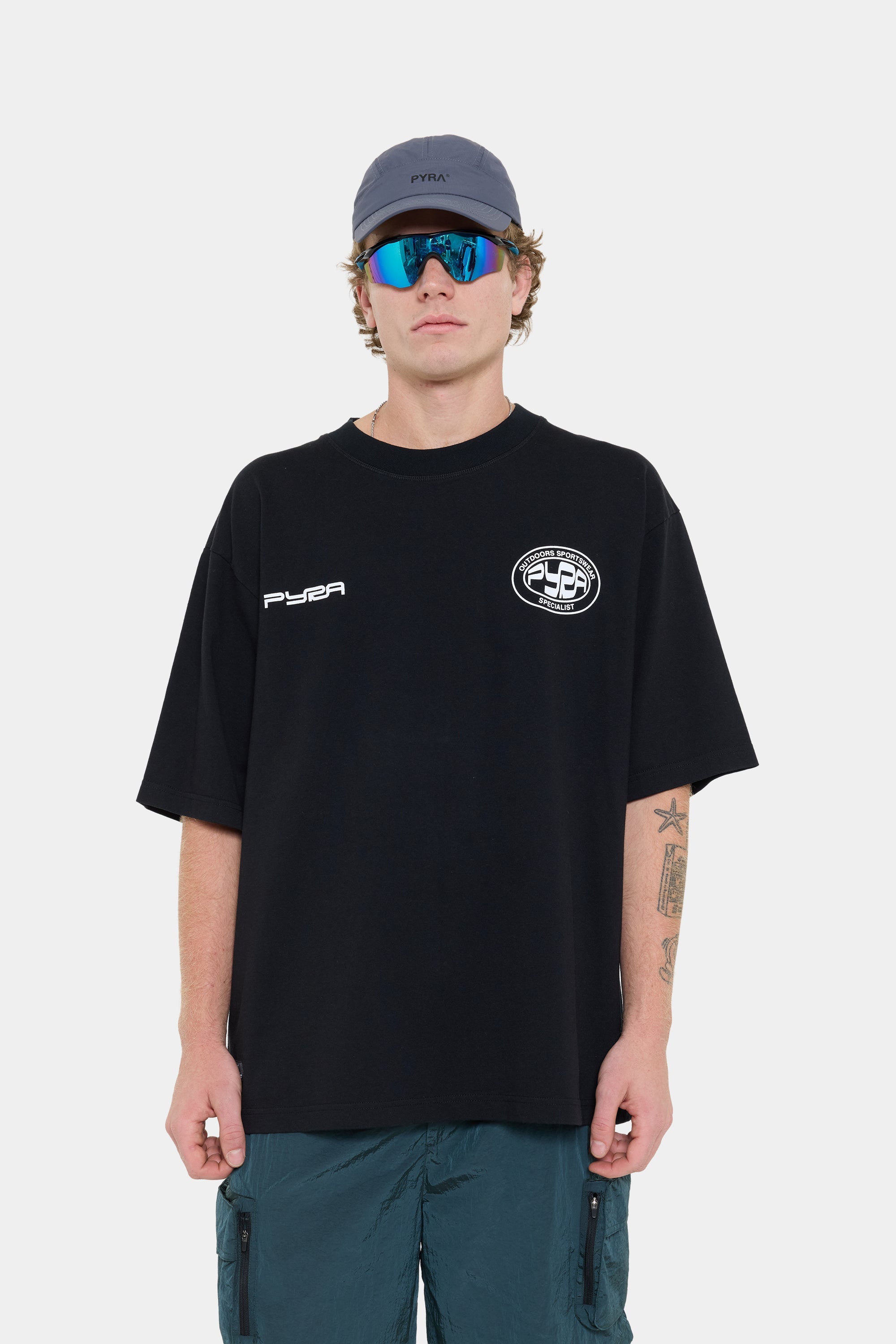 OUTDOORS BOX TEE - BLACK