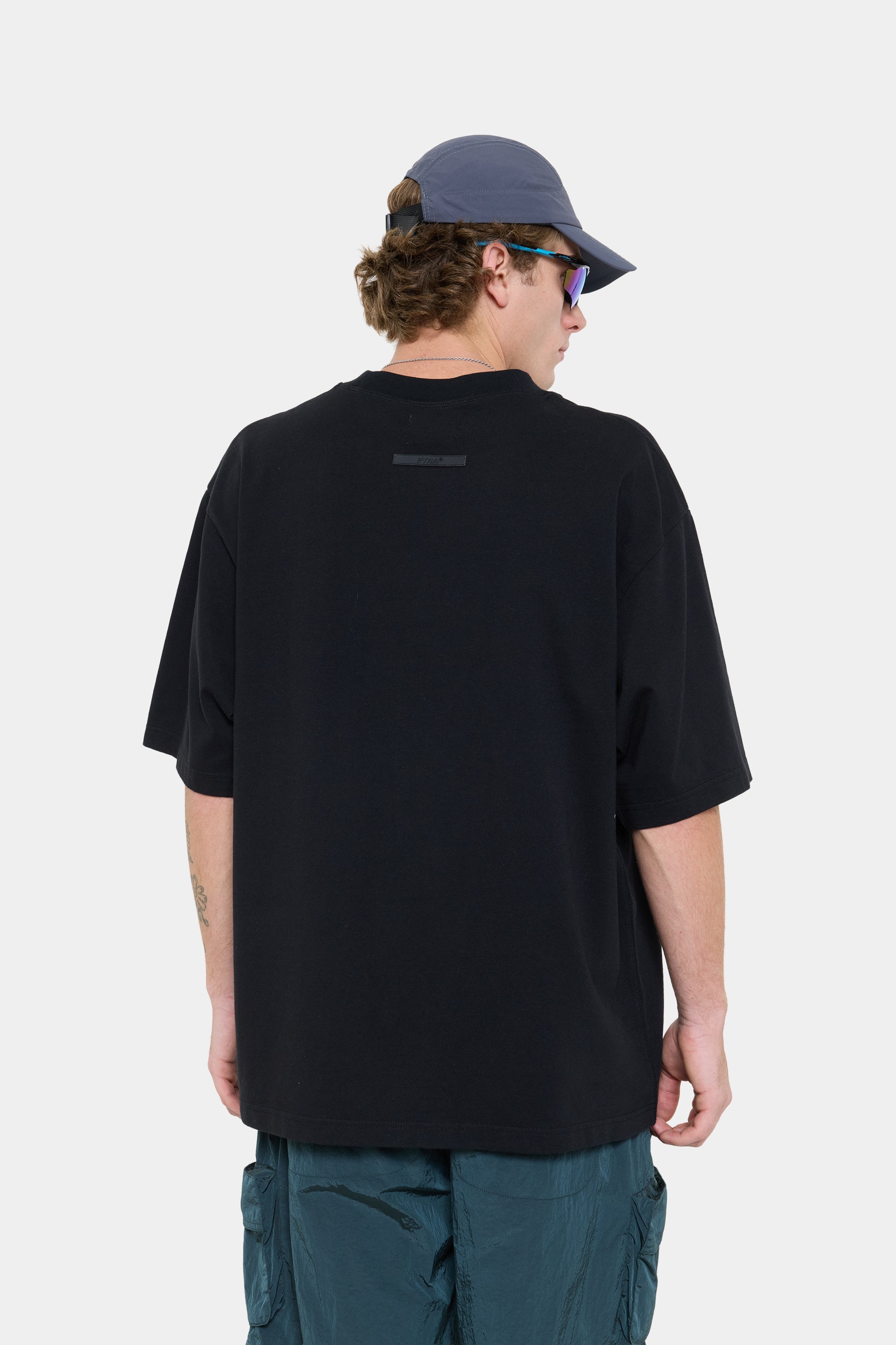 OUTDOORS BOX TEE - BLACK