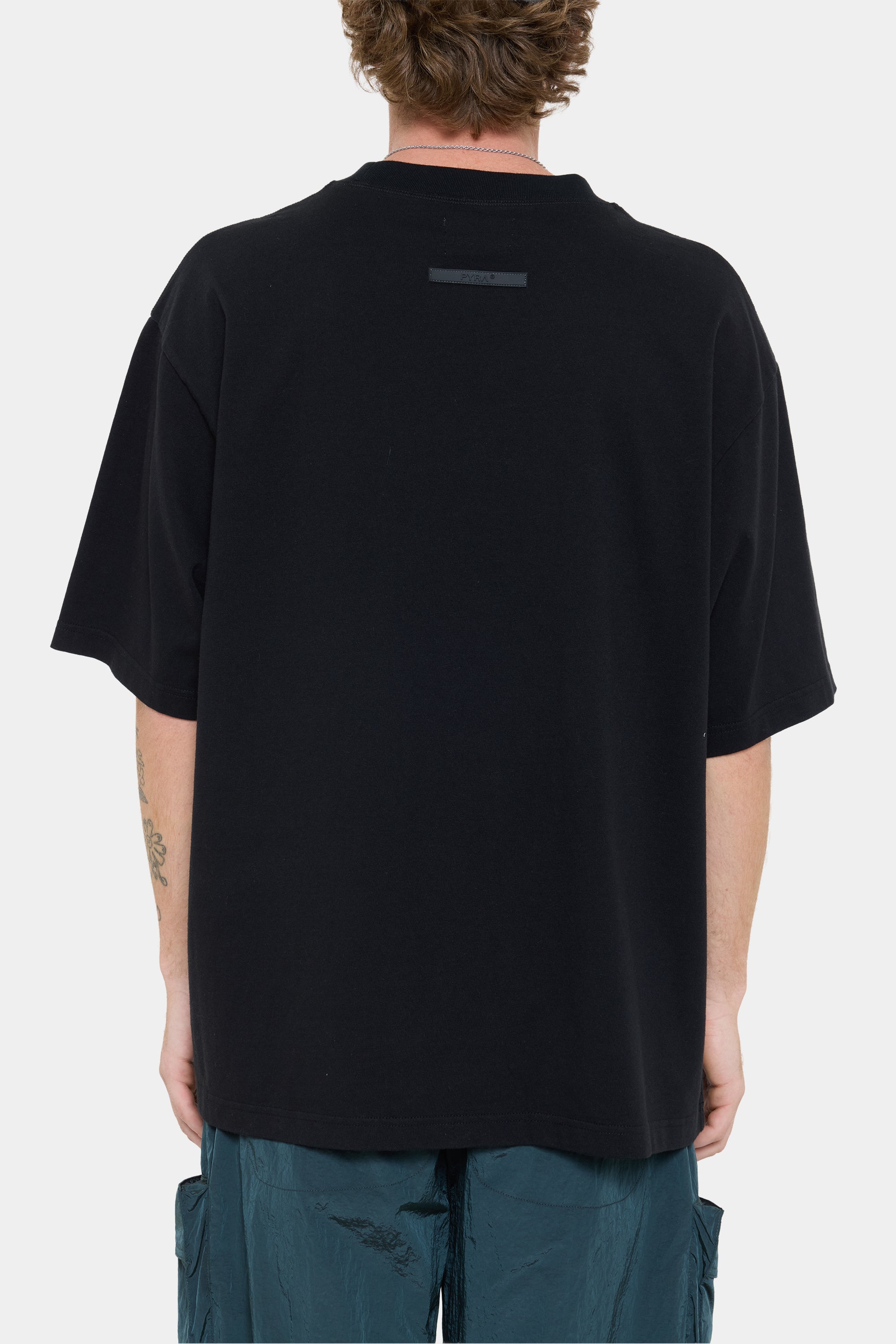 OUTDOORS BOX TEE - BLACK