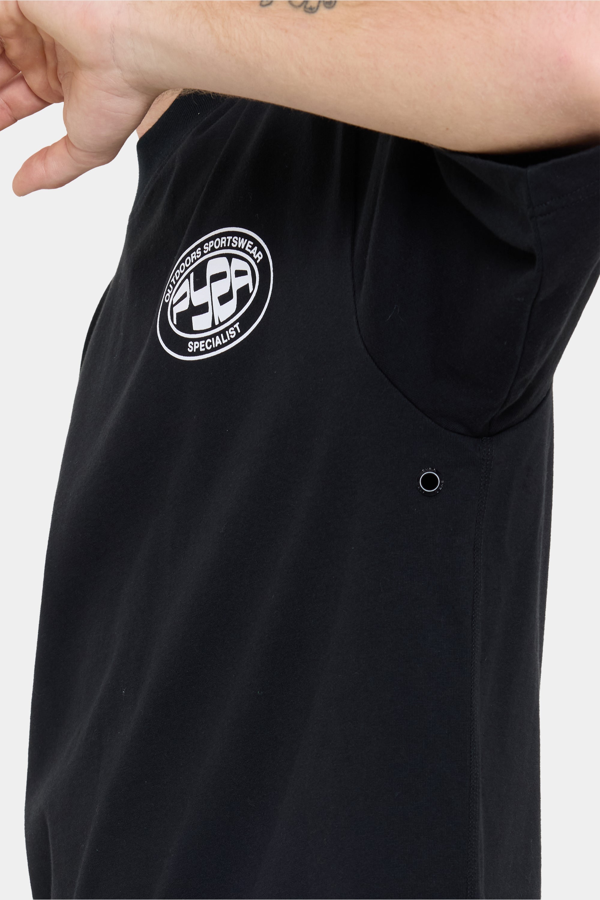 OUTDOORS BOX TEE - BLACK