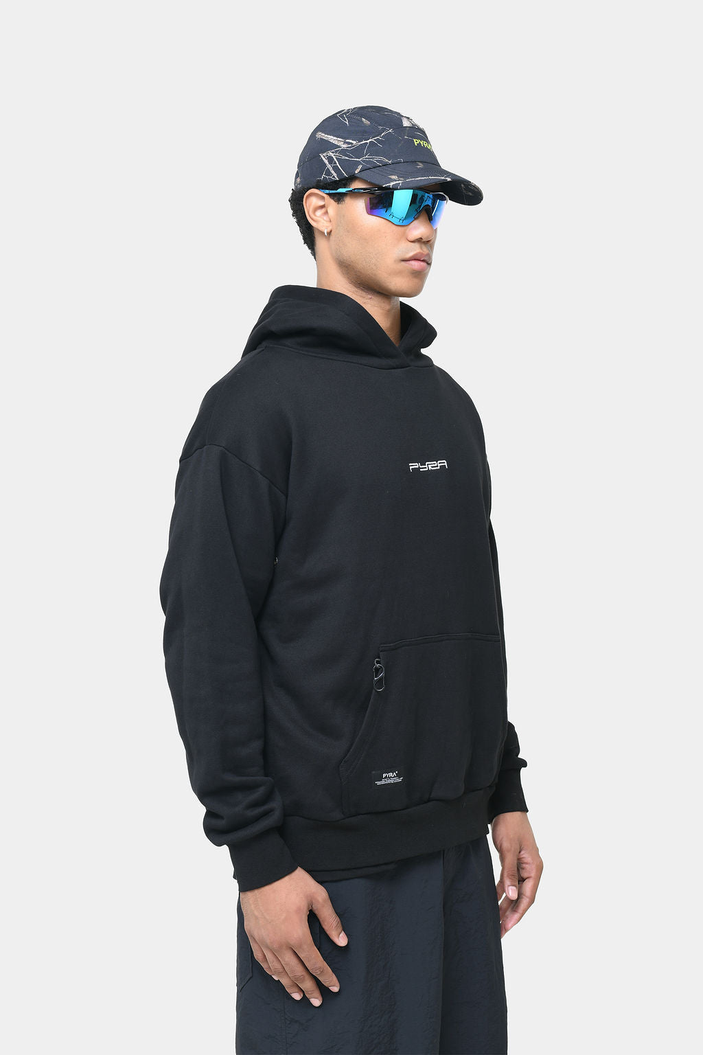 ESSENTIAL HOOD- BLACK