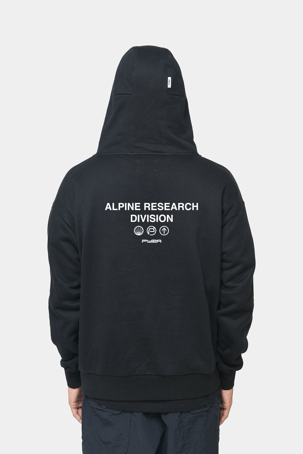 ESSENTIAL HOOD- BLACK