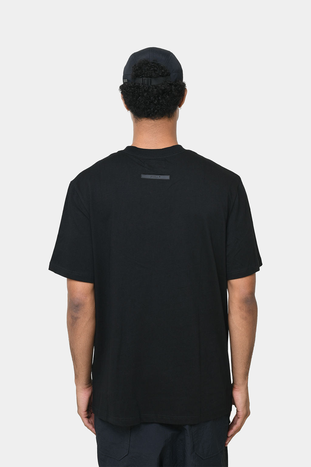 ESSENTIAL TEE - BLACK