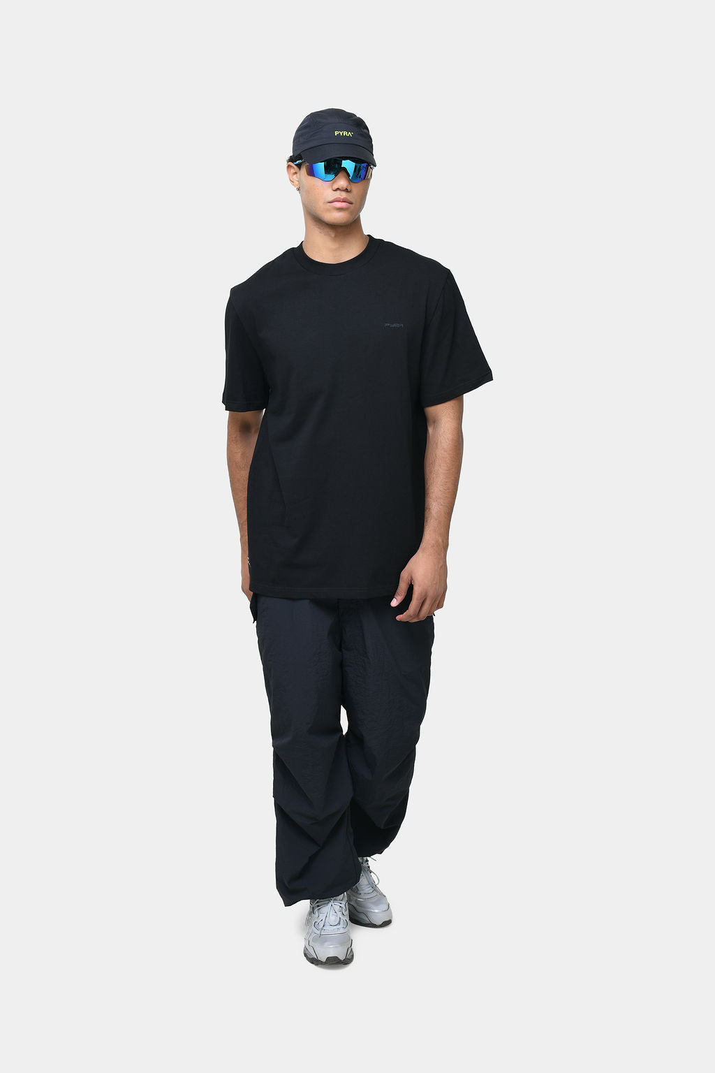 ESSENTIAL TEE - BLACK