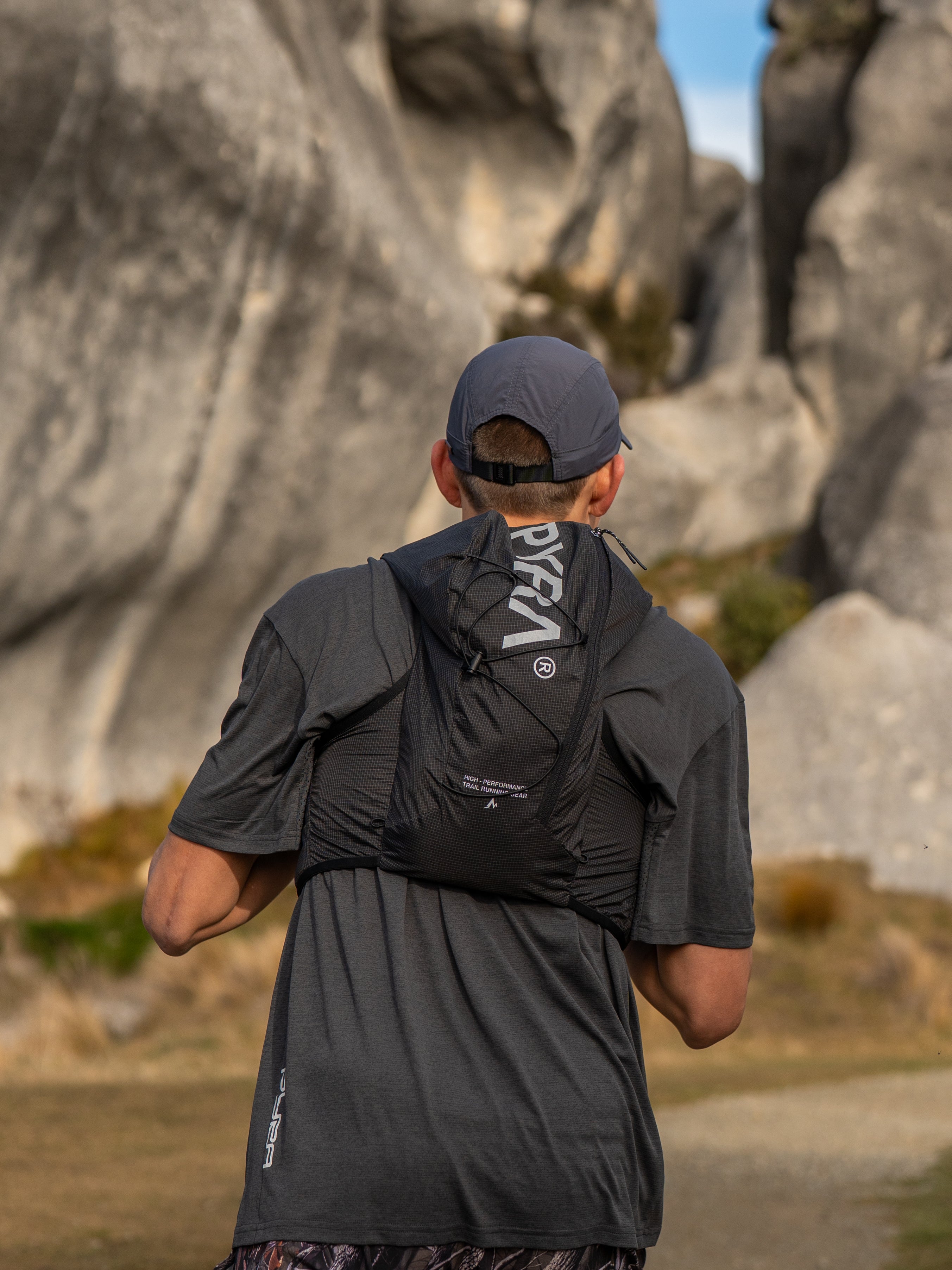TRAIL HYDRATION VEST - BLACK