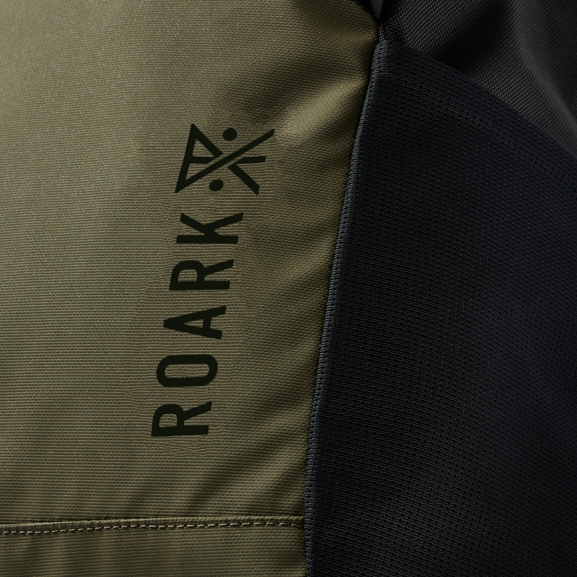 Roark's Passenger 2.0 Outdoor Bag in Black/Military.