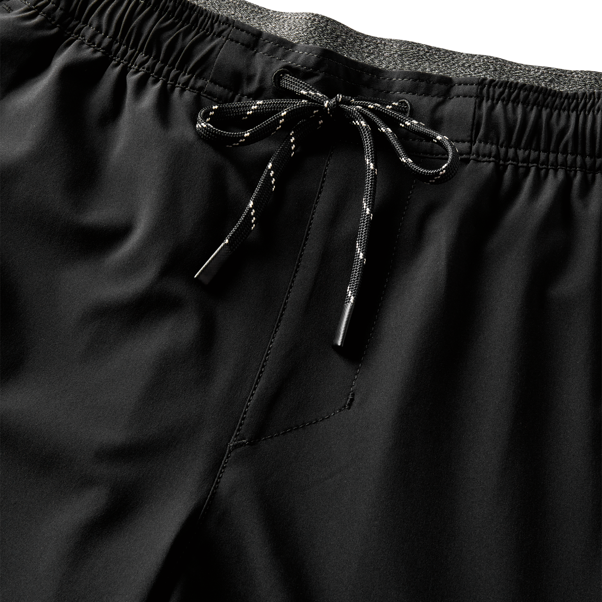 Close-up of the Serrano shorts' elastic waistband and durable black-and-white drawstring, offering adjustable comfort and a secure fit for active wear.