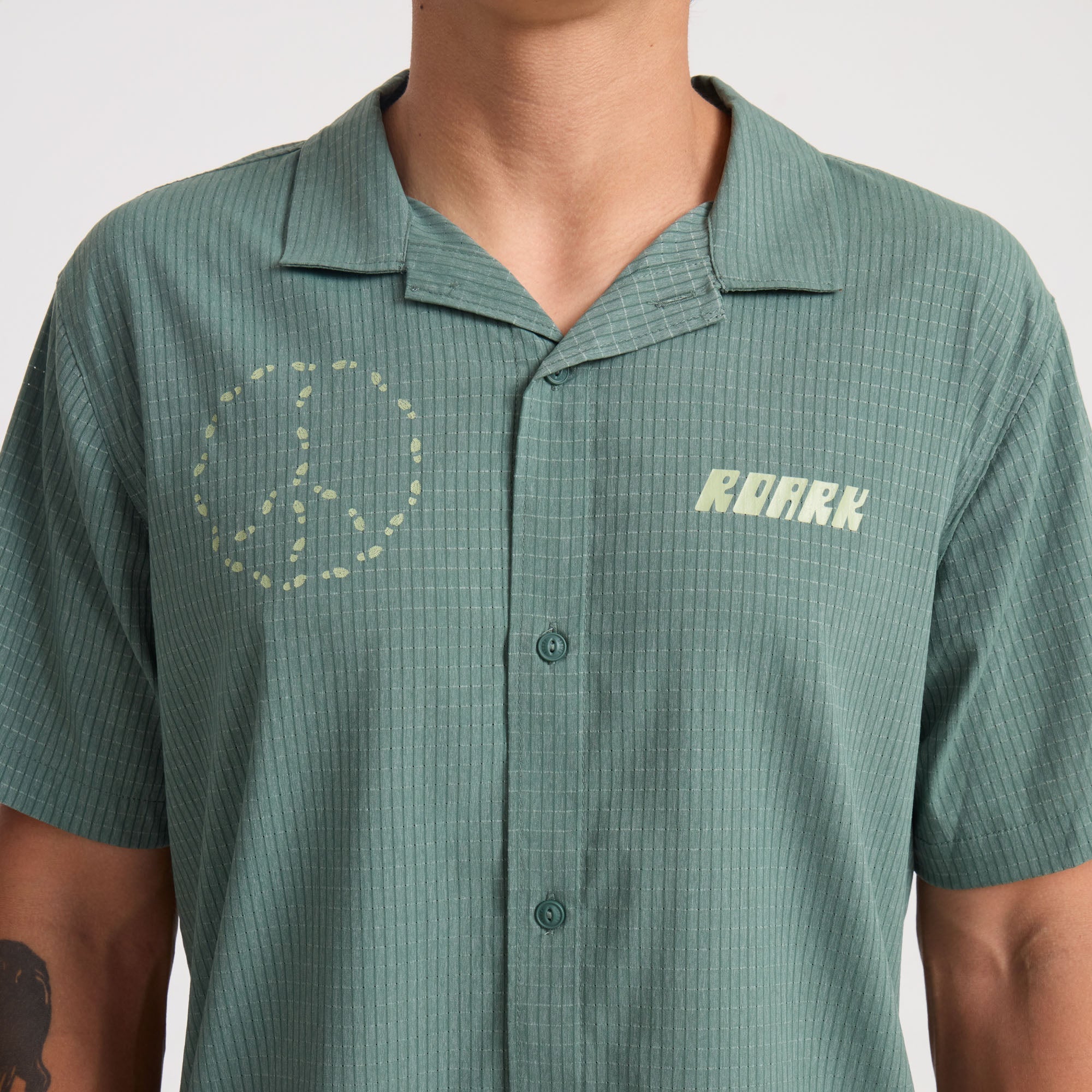 Roark active adventure shirt with button details, perfect for travel and outdoor activities.