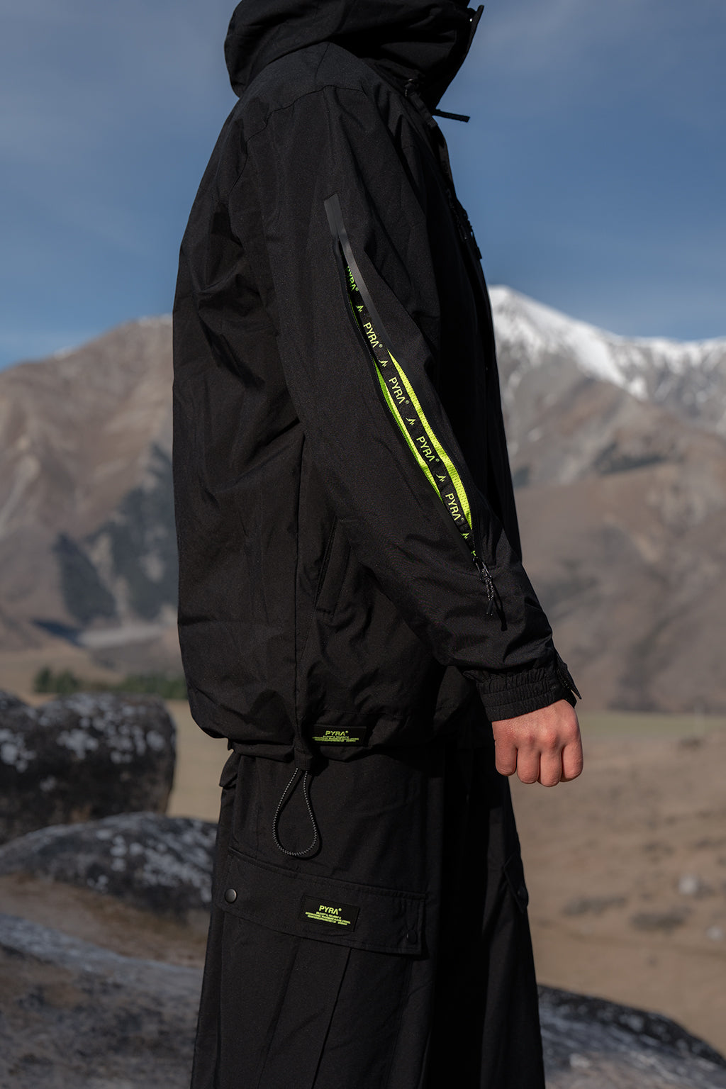 DYNAMICS 20K SNOW JACKET - BLACK / VOLT