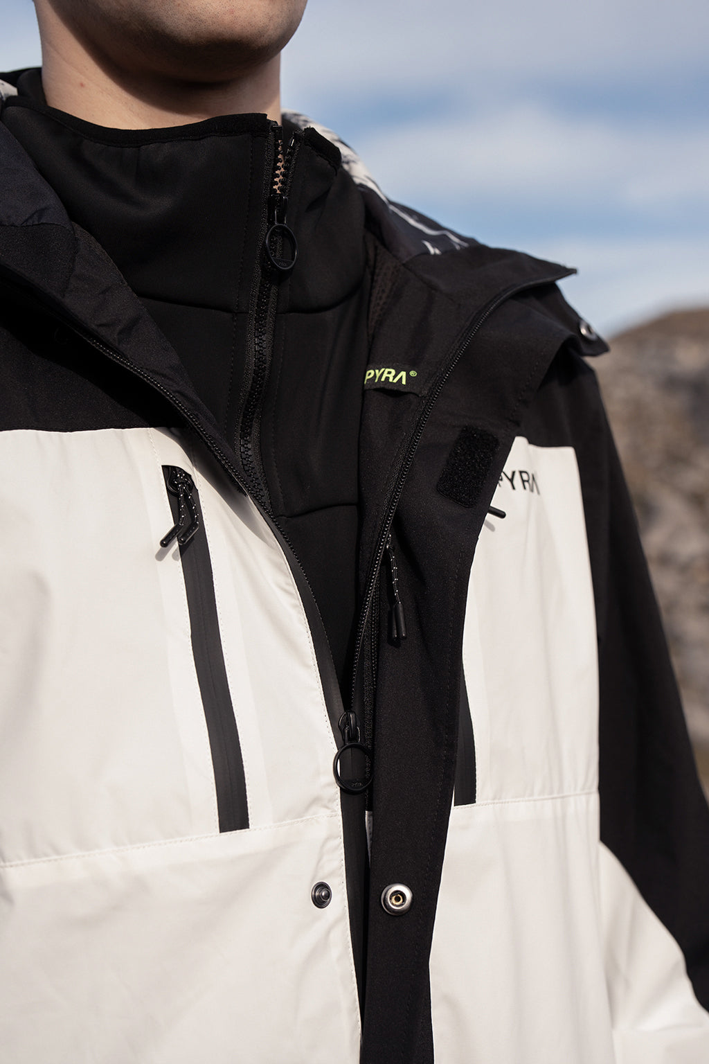 DYNAMICS 20K SNOW JACKET - BLACK / WHITE