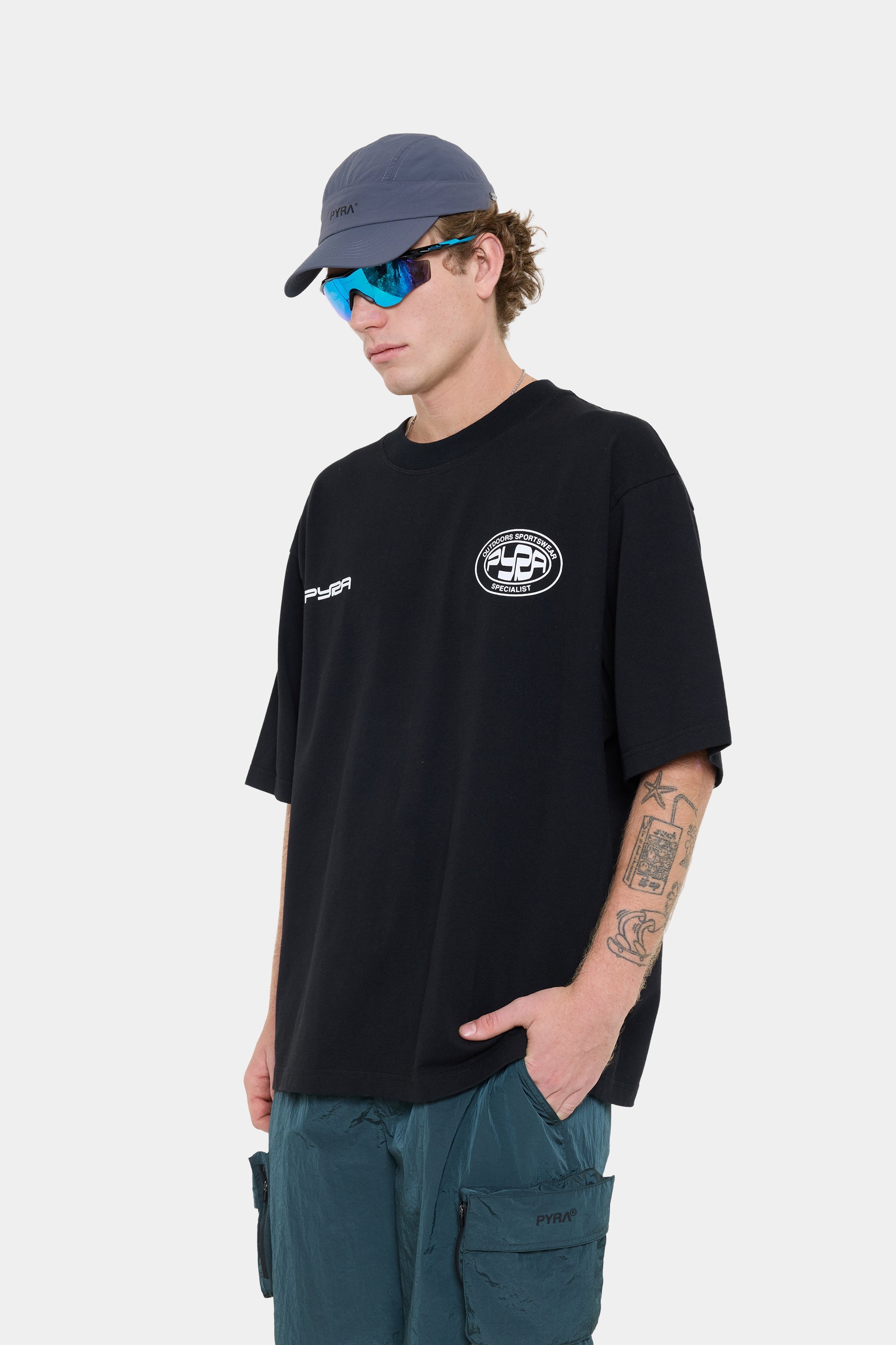 OUTDOORS BOX TEE - BLACK