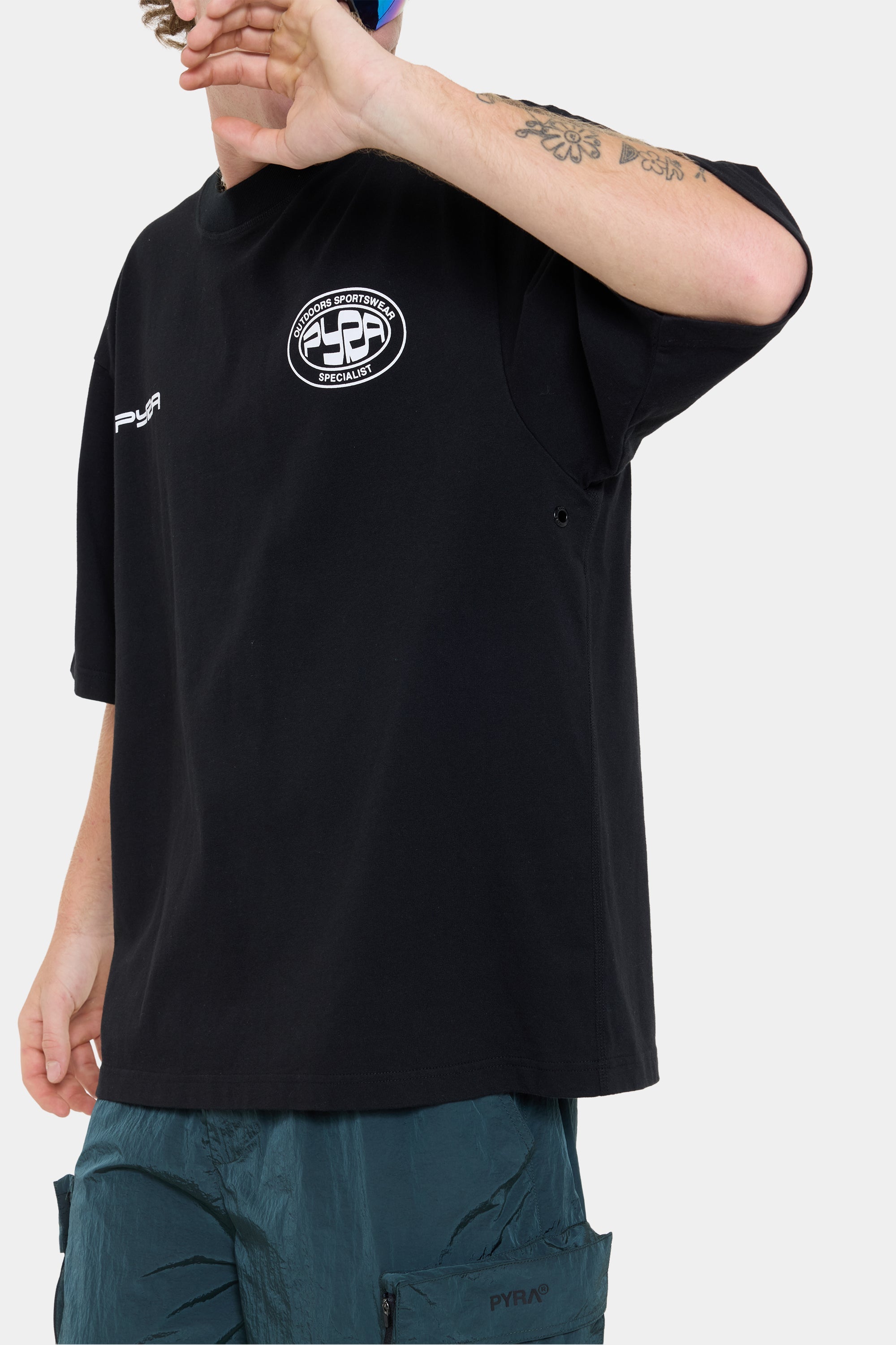 OUTDOORS BOX TEE - BLACK