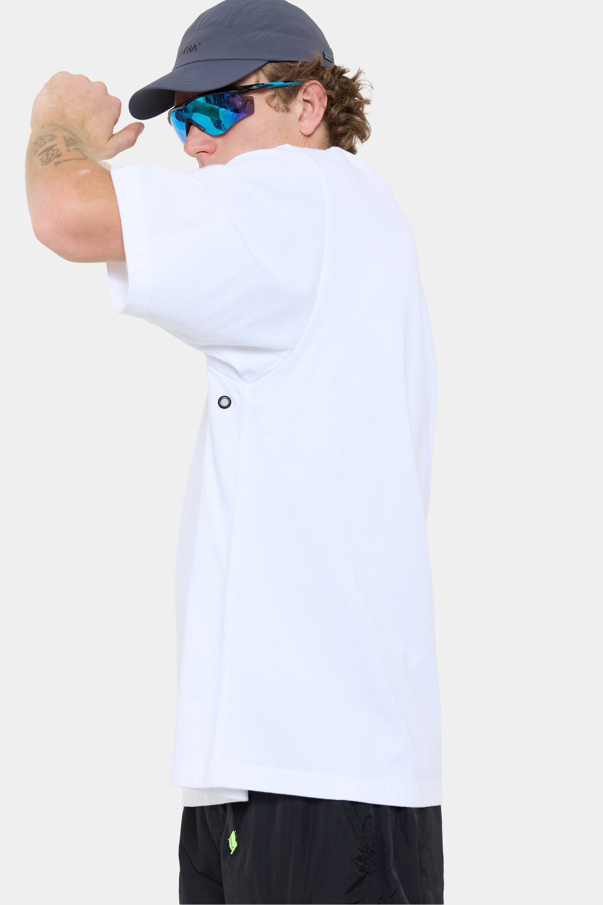 OUTDOORS BOX TEE - WHITE